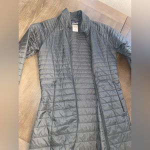 XS gray Patagonia coat. Light puffer jacket, thigh length.